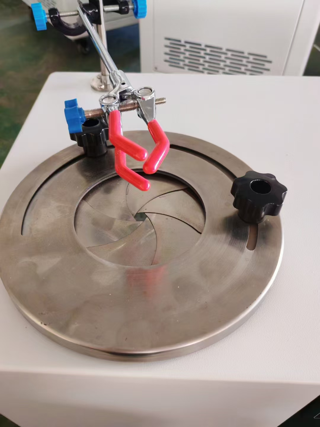 低溫恒溫攪拌反應(yīng)浴槽(-40℃) 低溫恒溫攪拌反應(yīng)浴槽(-40℃)