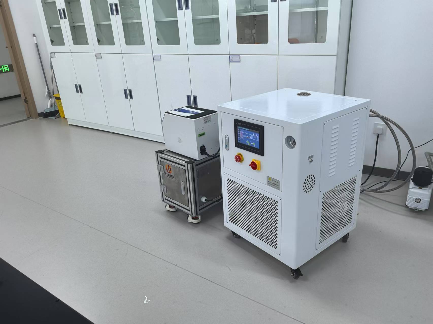 高低溫一體循環(huán)機(jī) 高低溫一體循環(huán)機(jī)